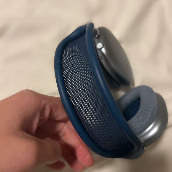 Navy Blue Apple AirPod MaxesPerfect ConditionHardly Worn